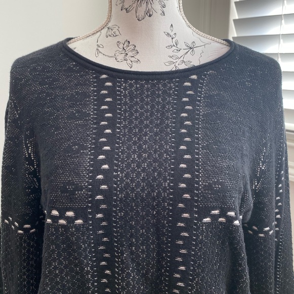 🌸NWT🌸 Saks Fifth Avenue sweater - Picture 2 of 9